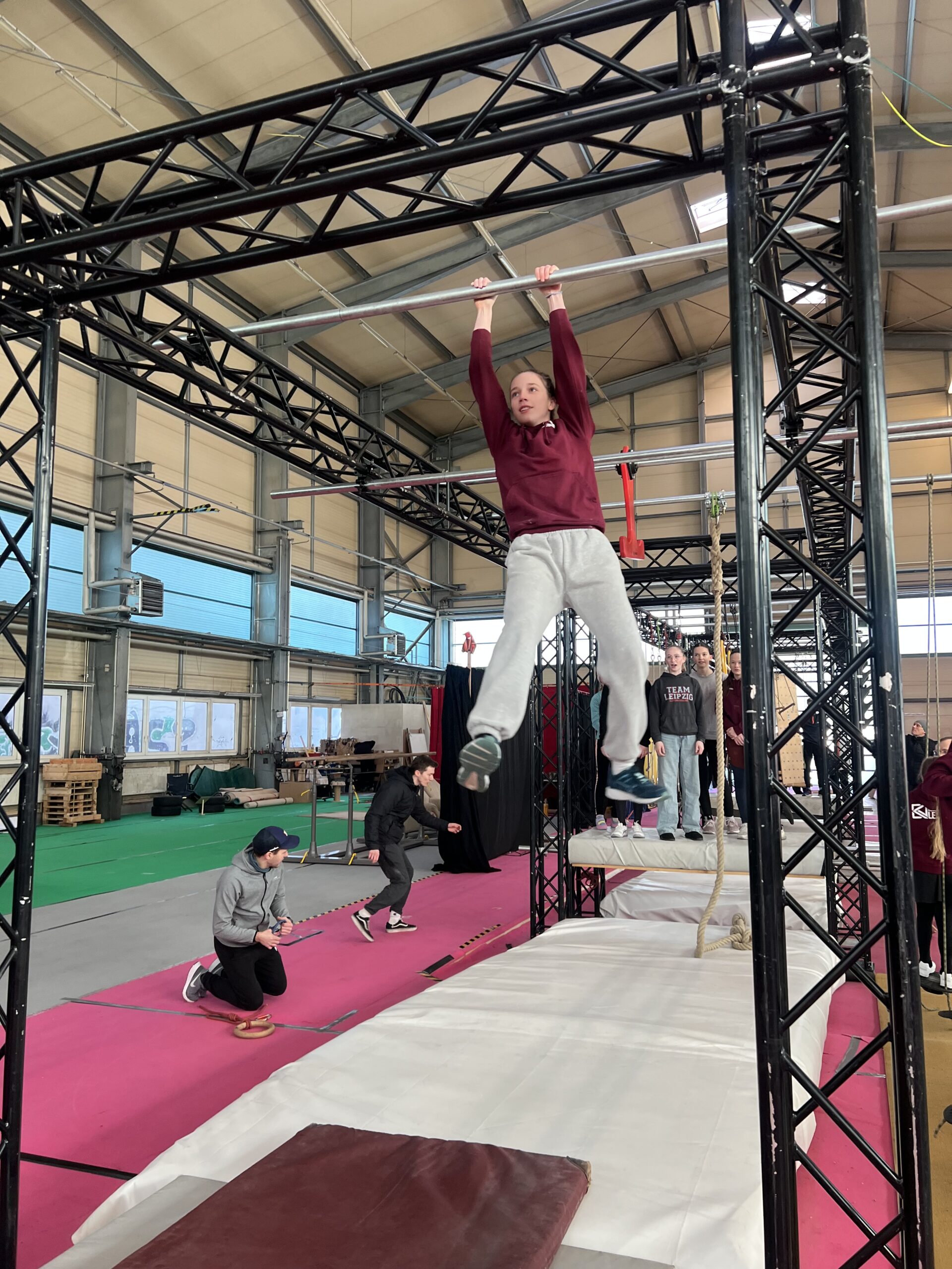 Hangeln im Ninjaparkour